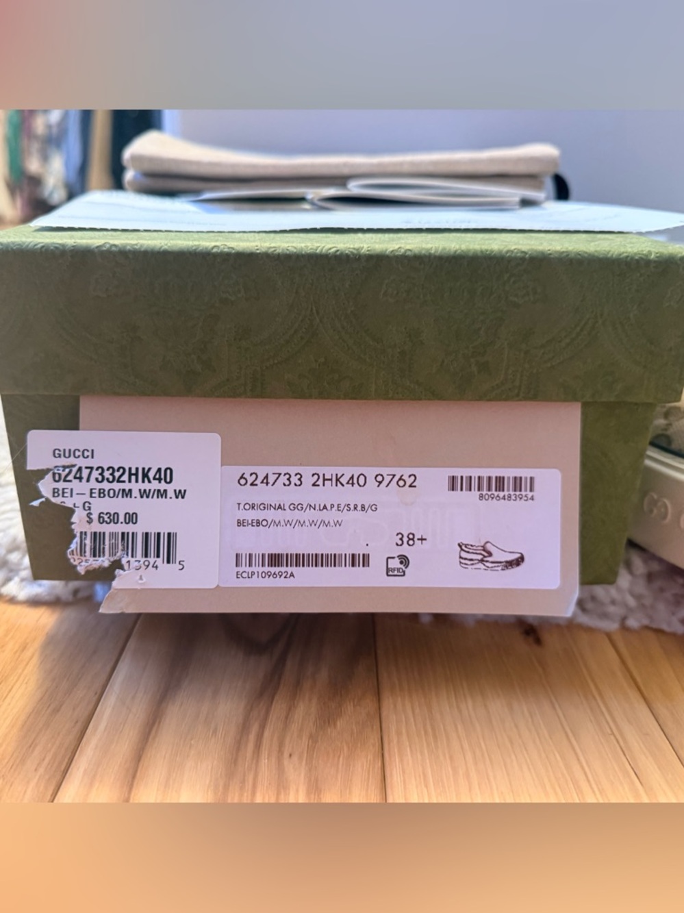 Gucci Sneakers - Picture 2 of 8